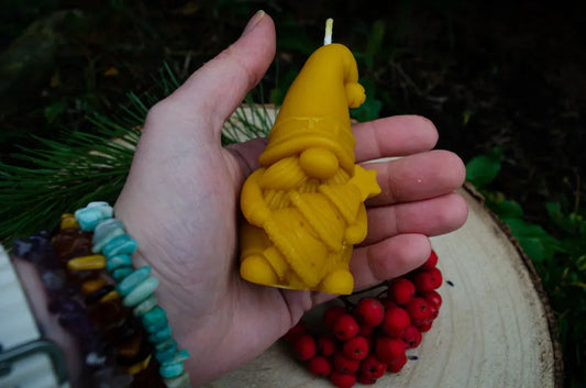 Bičių vaško žvakė "Elfas su eglute" - Melora