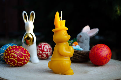 Velykinė bičių vaško žvakė "Kiškis su skrybėle"