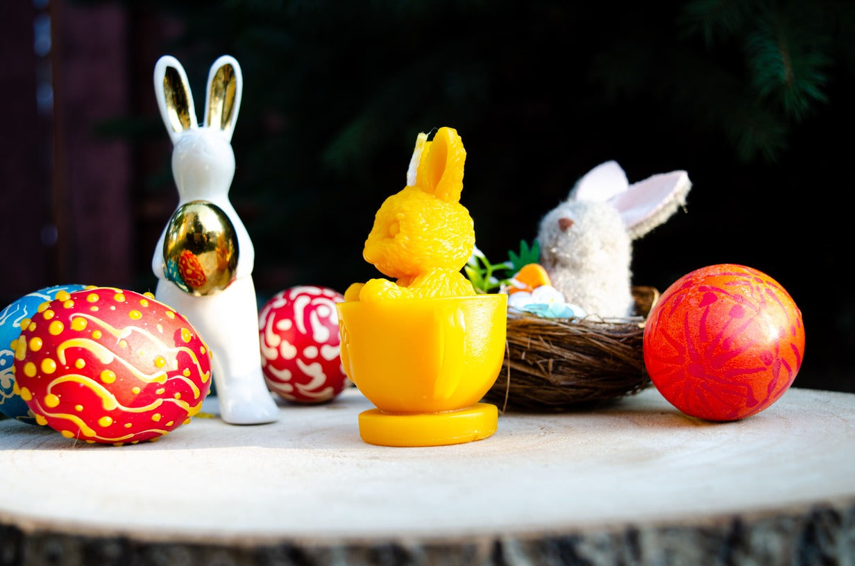 Bičių vaško žvakė "Kiškutis puodelyje"