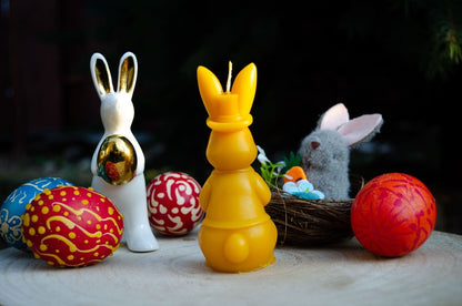 Velykinė bičių vaško žvakė "Kiškis su skrybėle"