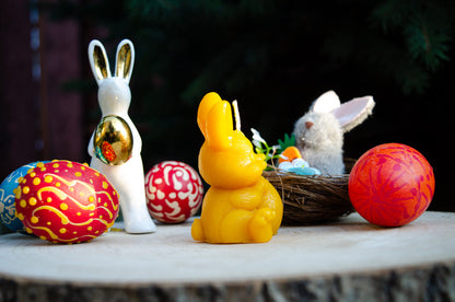 Bičių vaško žvakė "Kiškutis su velykiniu kiaušiniu"