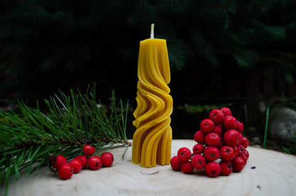 Bičių vaško žvakė "Banguotas cilindriukas" - Melora