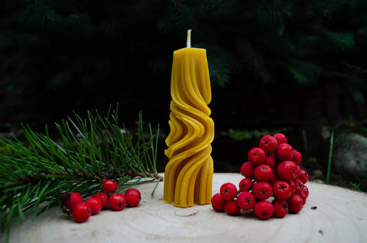 Bičių vaško žvakė "Banguotas cilindriukas" - Melora