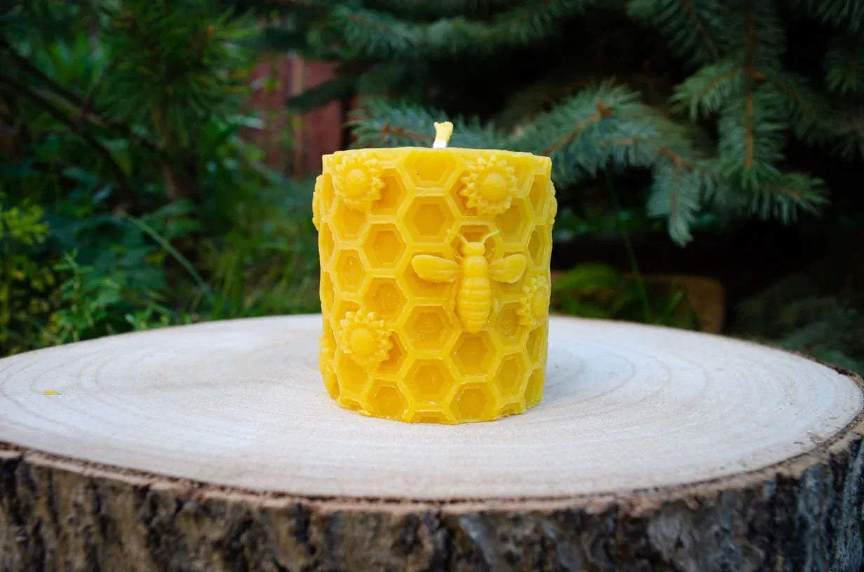 Bičių vaško žvakė "Bitutė saulėgrąžose" - Melora