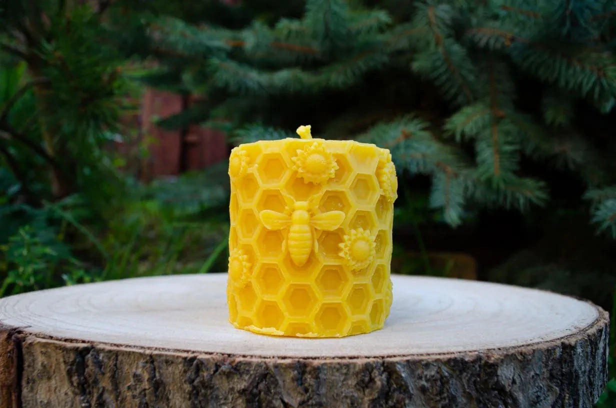 Bičių vaško žvakė "Bitutė saulėgrąžose" - Melora