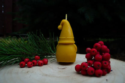 Bičių vaško žvakė "Elfas su eglute" - Melora