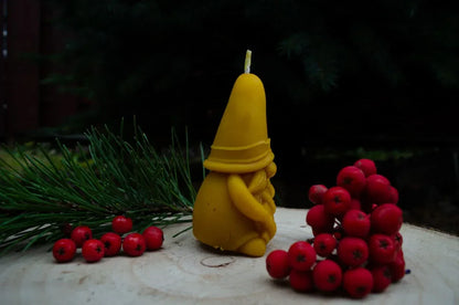 Bičių vaško žvakė "Elfas su eglute" - Melora