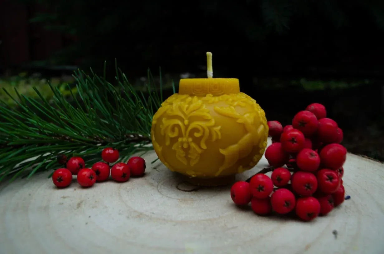 Bičių vaško žvakė "Kalėdinis žaisliukas" - Melora