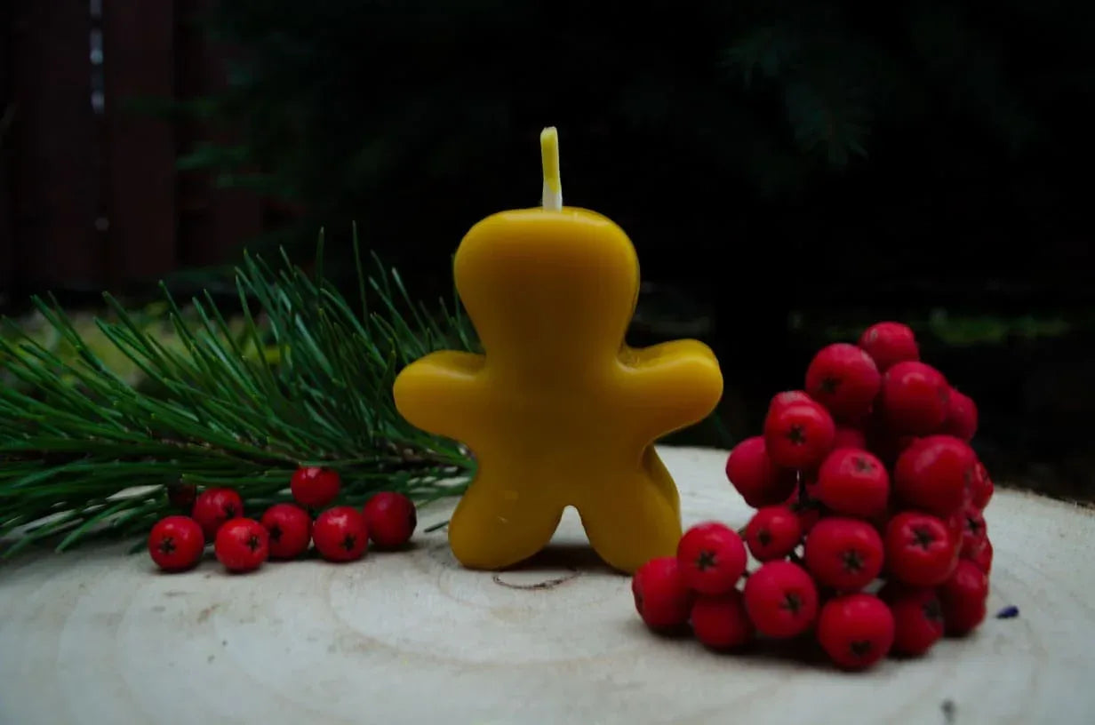 Bičių vaško žvakė "Kalėdinis sausainis" - Melora