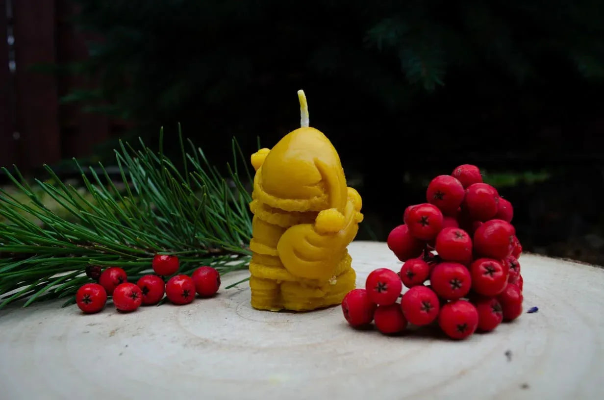 Bičių vaško žvakė "Kalėdų senelis" - Melora