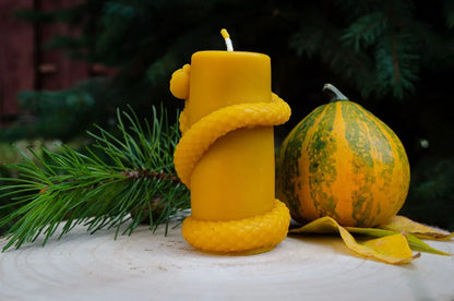 Bičių vaško žvakė "Kaukolė" - Melora