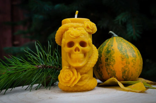 Bičių vaško žvakė "Kaukolė" - Melora