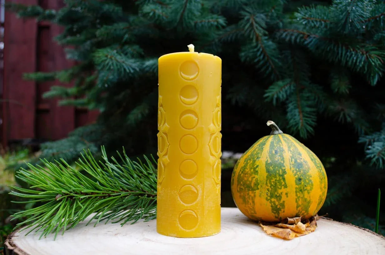 Bičių vaško žvakė "Mėnulis" - Melora