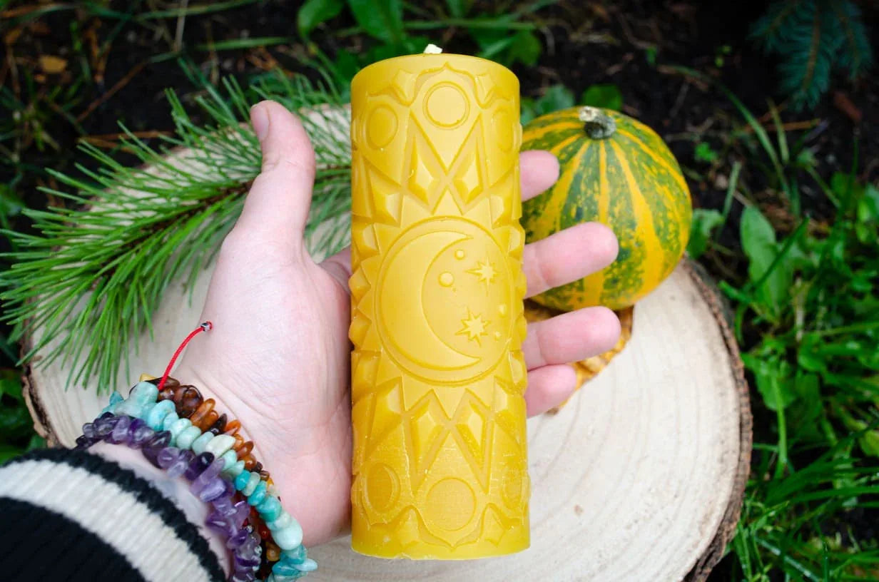 Bičių vaško žvakė "Mėnulis" - Melora