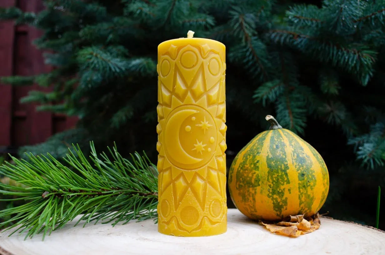 Bičių vaško žvakė "Mėnulis" - Melora