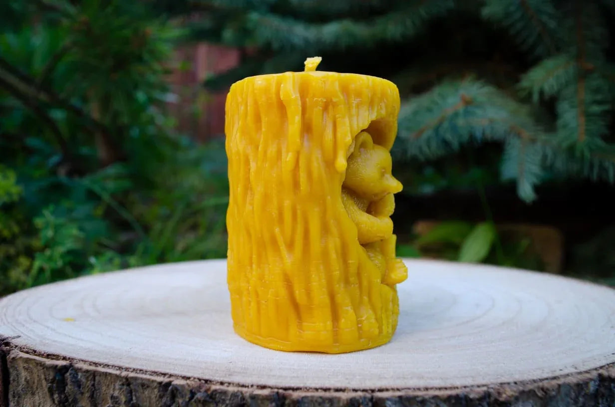 Bičių vaško žvakė "Meška medyje" - Melora