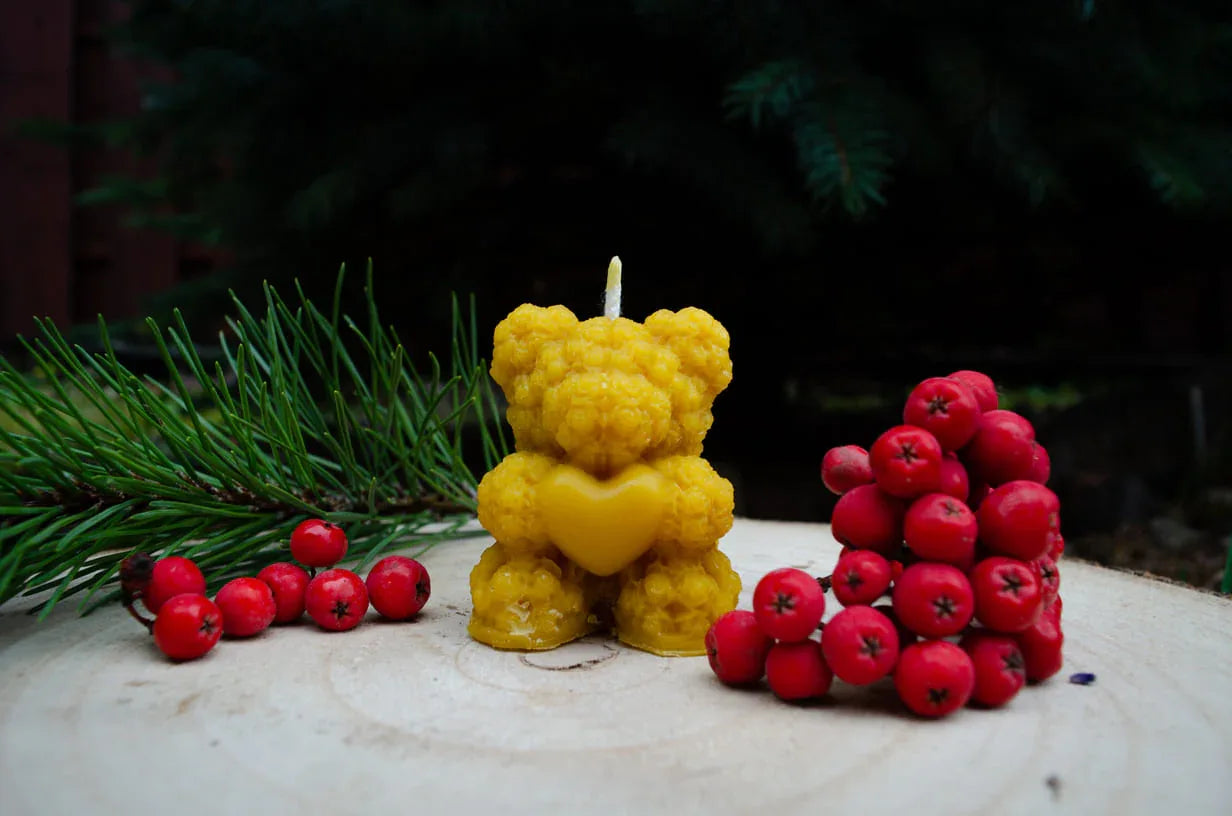 Bičių vaško žvakė "Meškutis su širdele" - Melora