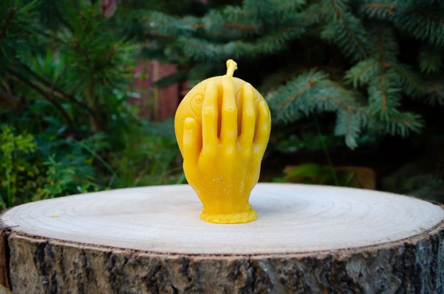 Bičių vaško žvakė "Širdis delnuose" - Melora