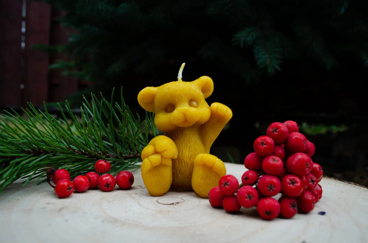 Melora natūralaus bičių vaško žvakė tigriuko formos.