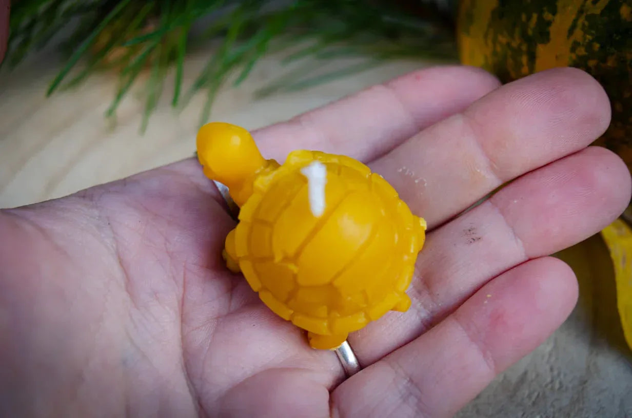 Bičių vaško žvakė "Vėžliukas" - Melora